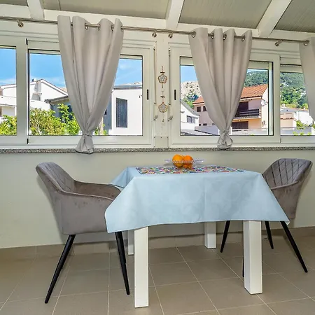 Rapska With Terrace Apartman